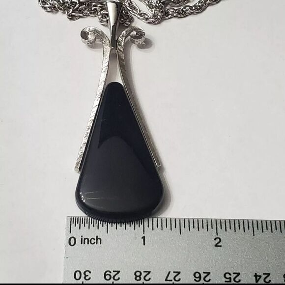 VINTAGE SIGNED AVON LONG BLACK PENDANT 24" NECKLACE EXCELLENT CONDITION - Picture 13 of 14